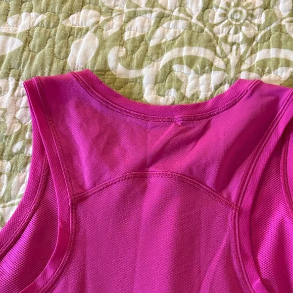 Lululemon Set of Three Sleeveless Tops - Black, White, and Pink Size XS - Picture 9 of 13